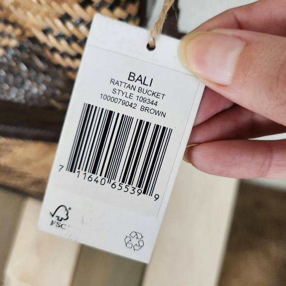 The Sak | NWT Bali Cassia Rattan Bucket Bag Brown - Picture 7 of 7